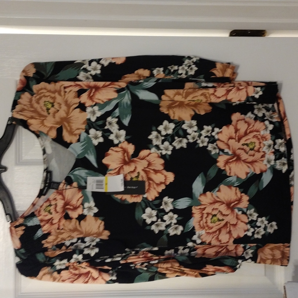 Cable & Gauge Medium Flower Long Sleeve Shirt